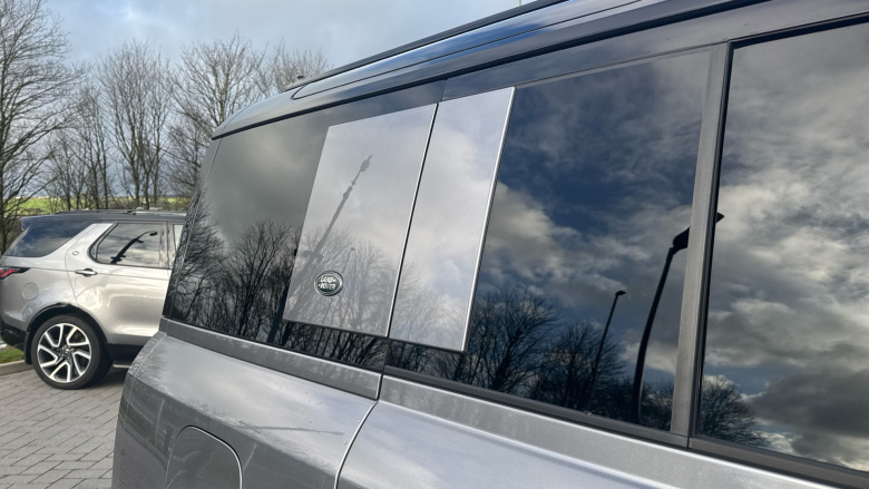 Land Rover Defender 3.0 D250 X-Dynamic SE 110 5dr Auto Diesel Estate